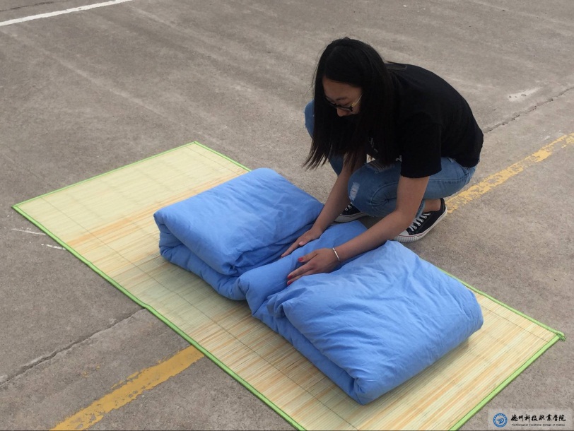 營造溫馨宿舍，從疊被子做起
