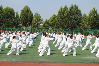 德州市太極拳千人展演觀摩匯報會”在我院體育場隆重舉行