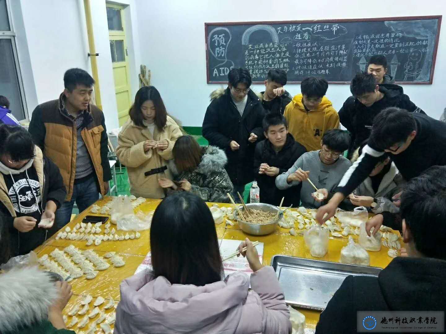暖心冬至，包餃傳情