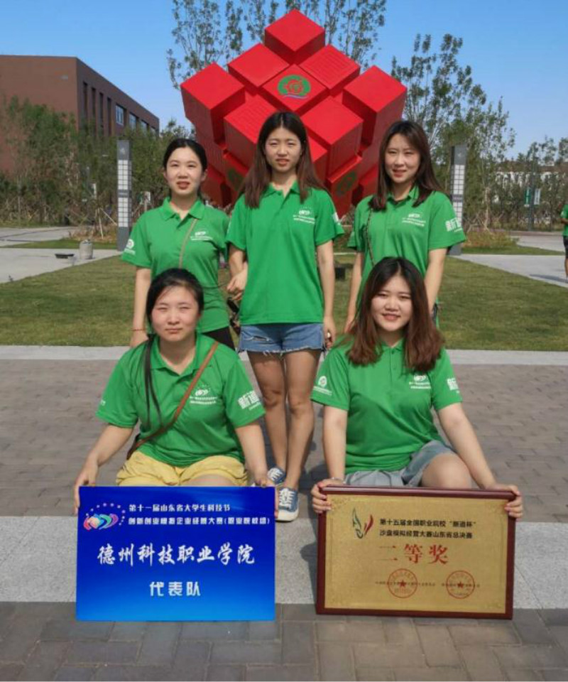 學院數(shù)周內摘得三項大獎